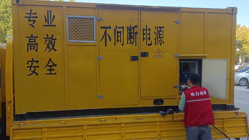 福建柴油发电机组和UPS电源配合使用时，如何避免切换过程中的电力中断？