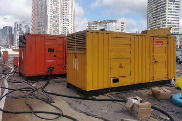 福建压力测试时，发电机组的燃油系统需要达到多少压力？