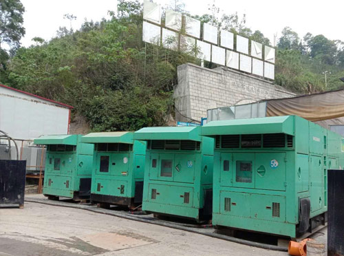 福建先进的应急发电机系统中智能监测和控制系统如何确保电压稳定？